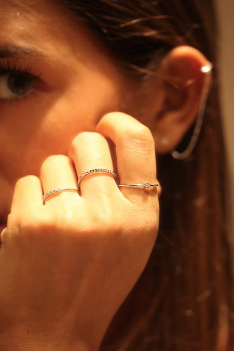 Délicate 0.05克拉圆形钻石黑金戒指 - Redline - 0++