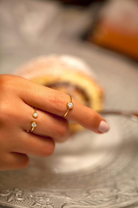 Prétentieuse 0.20克拉圆形钻石黄金戒指 - Redline - 0++