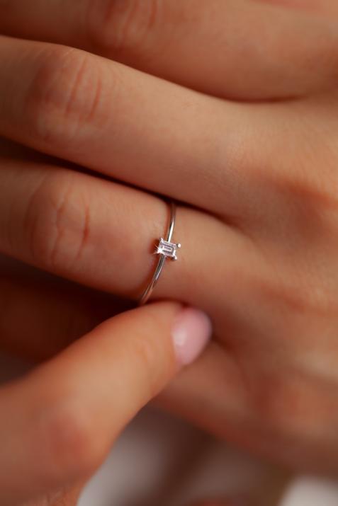 Comtesse 0.10克拉方形钻石白金戒指 - Redline - 0++