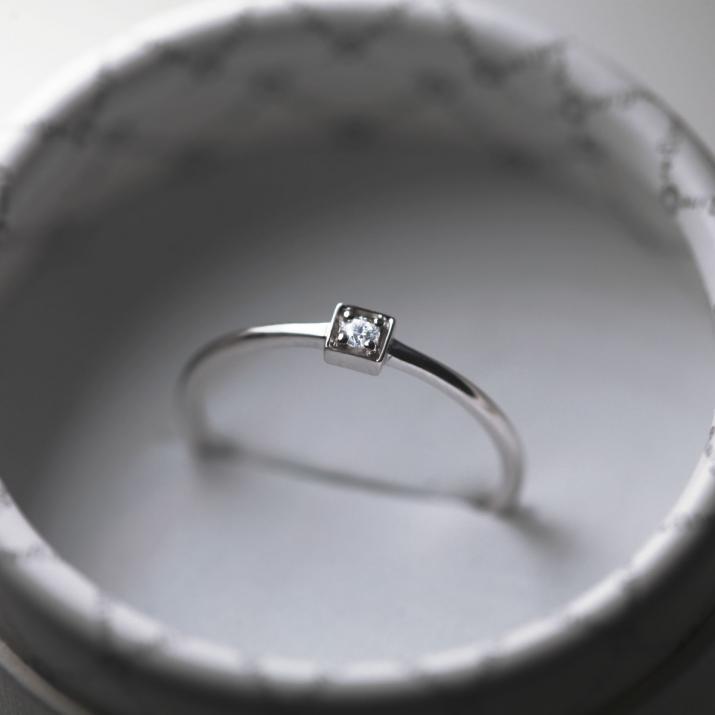 Mini Cube Size 56 White Gold 0.05克拉钻石戒指 - Redline