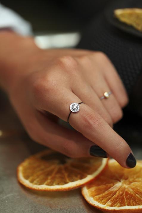 So Vip 0.26克拉圆形钻石白金绳制戒指 - Redline - 0++