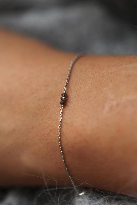 三颗黑宝石白金细链手链 - Redline