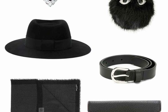 All black chez Redline