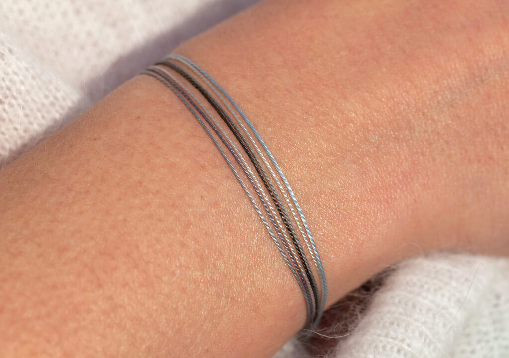 Le fil RedLine Gris Paris - le fil RedLine Gris Perle - le fil RedLine Gris Souris - le fil RedLine Gris Anthracite - le fil RedLine Gris Pluie - le fil RedLine Gris Chiné - le fil RedLine Gris Metal - le fil RedLine Gris Simple