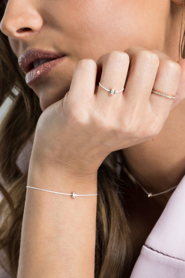 白线之上的钻石光华