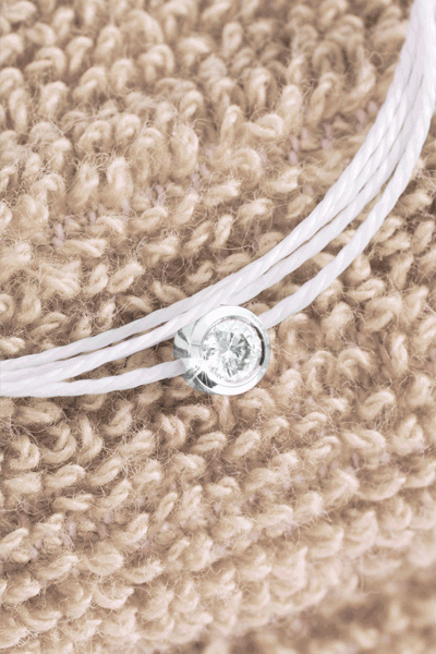 白线之上的钻石光华